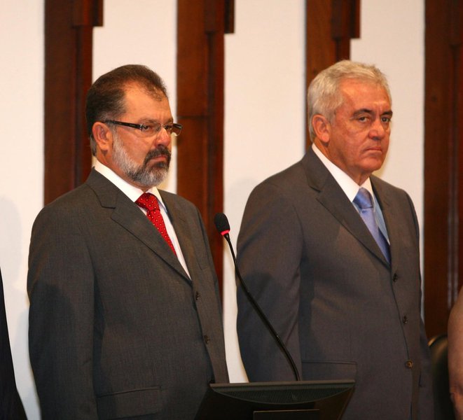 O deputado estadual Marcelo Nilo (PSL) nega que um almoço que ele teve com o senador Otto Alencar tenha servido para ele pedir abrigo no PSD para disputar uma das duas vagas para o Senado na chapa do governador Rui Costa em 2018; "Não tem nada disso. Não existiu nenhuma conversa de eu ir para o PSD. Se não continuar no PSL, posso ir para PSB, PR ou Podemos. Discutimos a política do estado e do País. Otto é um político experiente. Em 2003 fui convidado por Jaques Wagner para ser candidato a senador e não quis. Em 2016 fui convidado por ACM Neto (DEM) e não fui. Sou candidato a deputado federal, mas claro que quero participar do processo para o Senado. Quero ser ouvido. Isso (candidatura ao Senado) não é pleito, é convite. Seu eu for convidado, eu penso. Se não, tudo bem", diz Nilo (Foto: Romulo Faro) O deputado estadual Marcelo Nilo (PSL) nega que um almoço que ele teve com o senador Otto Alencar tenha servido para ele pedir abrigo no PSD para disputar uma das duas vagas para o Senado na chapa do governador Rui Costa em 2018; "Não tem nada disso. Não existiu nenhuma conversa de eu ir para o PSD. Se não continuar no PSL, posso ir para PSB, PR ou Podemos. Discutimos a política do estado e do País. Otto é um político experiente. Em 2003 fui convidado por Jaques Wagner para ser candidato a senador e não quis. Em 2016 fui convidado por ACM Neto (DEM) e não fui. Sou candidato a deputado federal, mas claro que quero participar do processo para o Senado. Quero ser ouvido. Isso (candidatura ao Senado) não é pleito, é convite. Seu eu for convidado, eu penso. Se não, tudo bem", diz Nilo
