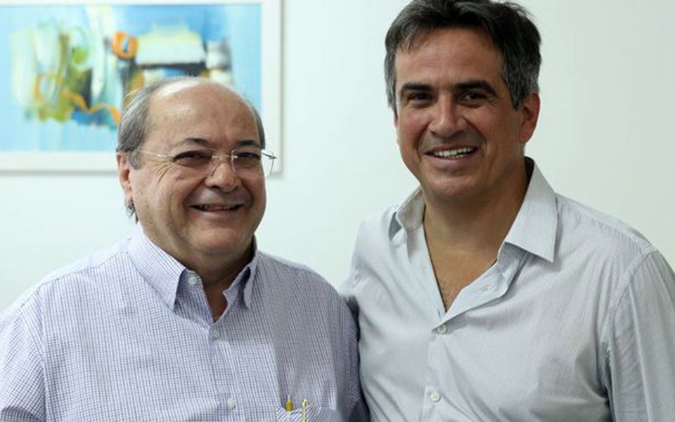 Se depender apenas da própria vontade, o ex-prefeito de Teresina, Sílvio Mendes, atualmente presidindo a Fundação Municipal de Saúde de Teresina, não será candidato a governador nas eleições de 2018; Sílvio lembra que já ofereceu seu nome uma vez, mas o povo não quis; “Por isso, não me ofereço de novo”; relato do Piauí Hoje (Foto: Leonardo Lucena) Se depender apenas da própria vontade, o ex-prefeito de Teresina, Sílvio Mendes, atualmente presidindo a Fundação Municipal de Saúde de Teresina, não será candidato a governador nas eleições de 2018; Sílvio lembra que já ofereceu seu nome uma vez, mas o povo não quis; “Por isso, não me ofereço de novo”; relato do Piauí Hoje