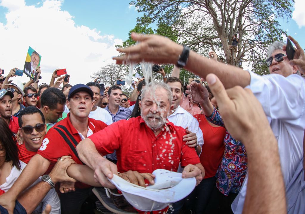 A inauguração popular da transposição do rio São Francisco, o Dia Nacional de Mobilização e Paralisação contra o fim da aposentadoria e o Dia Internacional da Mulher confirmaram qual é o nosso caminho: a mobilização da classe trabalhadora brasileira em defesa dos direitos ameaçados pelo golpismo, a luta pelo Fora Temer e por Diretas Já, a conquista de um novo governo encabeçado pelo presidente Lula, acumulando forças para um Brasil democrático-popular e socialista (Foto: Valter Pomar) A inauguração popular da transposição do rio São Francisco, o Dia Nacional de Mobilização e Paralisação contra o fim da aposentadoria e o Dia Internacional da Mulher confirmaram qual é o nosso caminho: a mobilização da classe trabalhadora brasileira em defesa dos direitos ameaçados pelo golpismo, a luta pelo Fora Temer e por Diretas Já, a conquista de um novo governo encabeçado pelo presidente Lula, acumulando forças para um Brasil democrático-popular e socialista