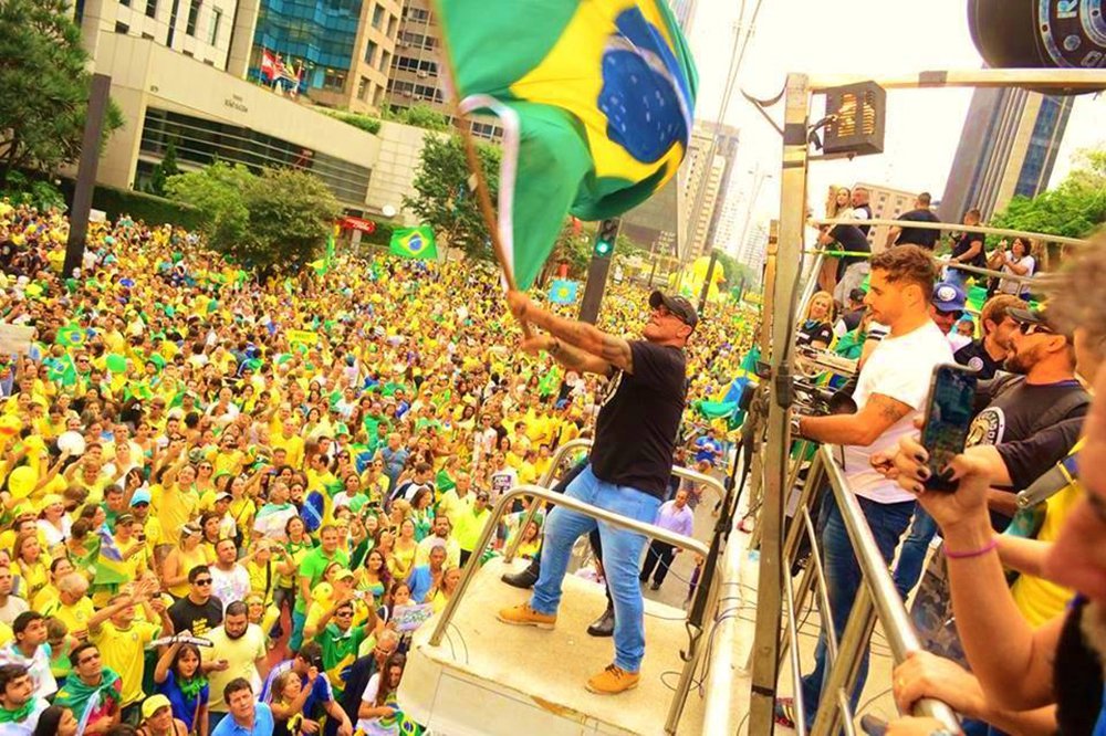 O ator Alexandre Frota entrou na briga pela marca MBL, do grupo de direita que organizou os protestos a favor do golpe de 2016 (Foto: Leonardo Attuch) O ator Alexandre Frota entrou na briga pela marca MBL, do grupo de direita que organizou os protestos a favor do golpe de 2016