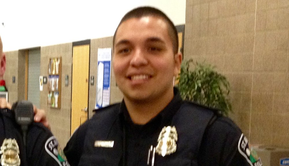 O policial Jeronimo Yanez foi absolvido por um júri das acusações de homicídio em segundo grau e por disparar voluntariamente a arma sem motivos razoáveis; no início de julho do ano passado, Yanez disparou contra Philando Castile, de 32 anos, durante uma blitz em St. Paul, em Minnesota (Foto: Leonardo Attuch) O policial Jeronimo Yanez foi absolvido por um júri das acusações de homicídio em segundo grau e por disparar voluntariamente a arma sem motivos razoáveis; no início de julho do ano passado, Yanez disparou contra Philando Castile, de 32 anos, durante uma blitz em St. Paul, em Minnesota