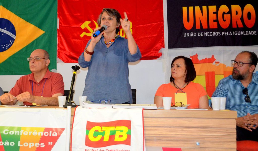 A Conferência do Partido Comunista do Brasil (PCdoB) no Distrito Federal aprovou como pré-candidatos ao Governo do DF nas eleições de 2018 os nomes de Emília Fernandes, Volnei Garrafa e Olgamir Amância; na convenção, também foi eleita a nova direção do PCdoB, com 45 membros de todas as regiões do DF (Foto: Charles Nisz) A Conferência do Partido Comunista do Brasil (PCdoB) no Distrito Federal aprovou como pré-candidatos ao Governo do DF nas eleições de 2018 os nomes de Emília Fernandes, Volnei Garrafa e Olgamir Amância; na convenção, também foi eleita a nova direção do PCdoB, com 45 membros de todas as regiões do DF