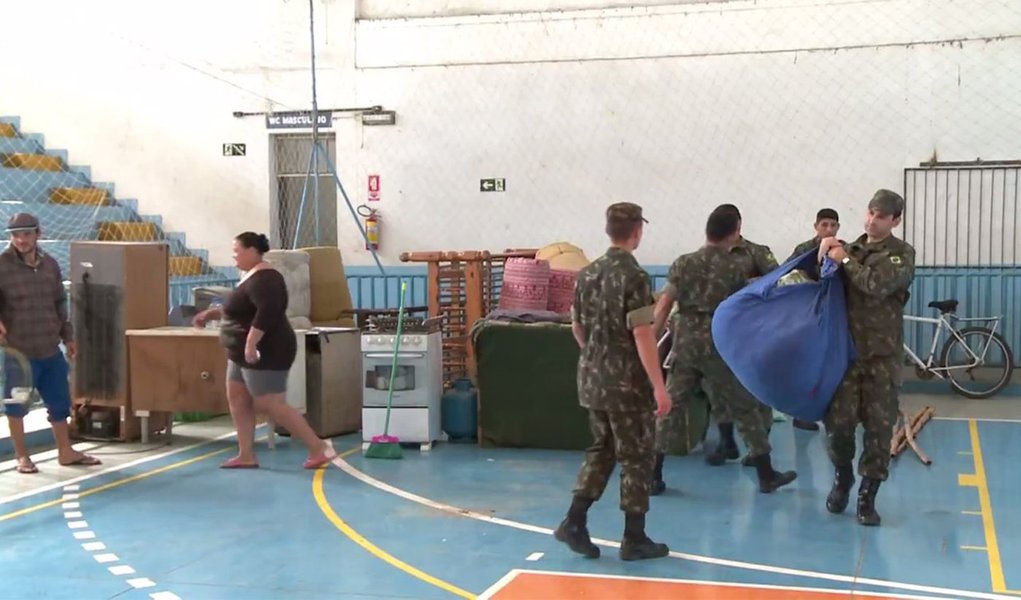Os moradores de Alegrete começaram a fazer o caminho de volta para as suas residências após a cheia do Rio Ibirapuitã; enchente tirou mais de 2 mil pessoas de suas casas; embora ainda não tenha sido finalizado, já se sabe que o prejuízo será superior a R$ 10 milhões de perdas na zona rural e urbana (Foto: Voney Malta) Os moradores de Alegrete começaram a fazer o caminho de volta para as suas residências após a cheia do Rio Ibirapuitã; enchente tirou mais de 2 mil pessoas de suas casas; embora ainda não tenha sido finalizado, já se sabe que o prejuízo será superior a R$ 10 milhões de perdas na zona rural e urbana
