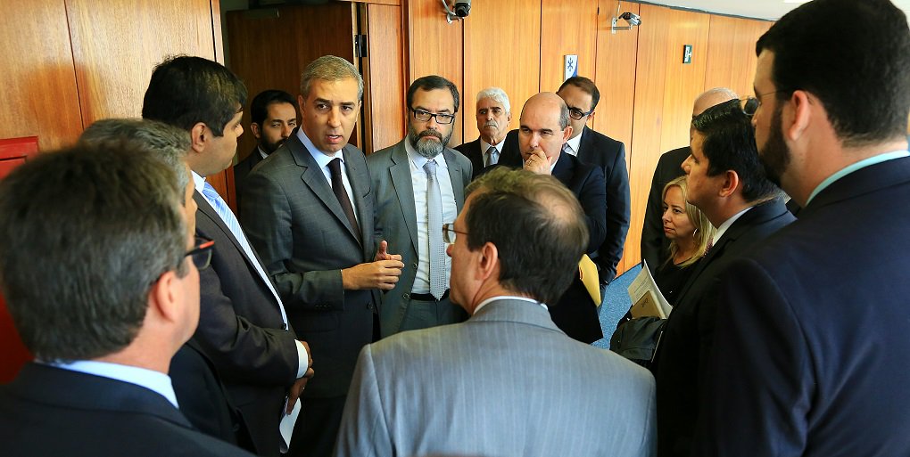 O governador em exercício José Eliton esteve em Brasília nesta sexta-feira (3), onde manteve audiência com a ministra Rosa Weber, do Supremo Tribunal Federal (STF); durante o encontro, Eliton defendeu a permanência do programa de incentivos fiscais do Governo do Estado que está sendo questionado pelo Governo de São Paulo em Ação Direta de Inconstitucionalidade (ADI 2441), e que deverá ser julgada pela ministra no próximo dia 8 de março; autoridades goianas e empresários defendem a manutenção dos incentivos, que ao longo dos anos, foram essenciais para o desenvolvimento do Estado (Foto: José Barbacena) O governador em exercício José Eliton esteve em Brasília nesta sexta-feira (3), onde manteve audiência com a ministra Rosa Weber, do Supremo Tribunal Federal (STF); durante o encontro, Eliton defendeu a permanência do programa de incentivos fiscais do Governo do Estado que está sendo questionado pelo Governo de São Paulo em Ação Direta de Inconstitucionalidade (ADI 2441), e que deverá ser julgada pela ministra no próximo dia 8 de março; autoridades goianas e empresários defendem a manutenção dos incentivos, que ao longo dos anos, foram essenciais para o desenvolvimento do Estado