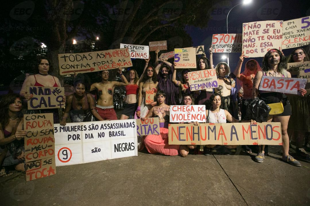 Protestos marcaram o 8 de Março, Dia Internacional da Mulher, em várias cidades do Brasil nesta quarta-feira, como São Paulo, Brasília, Salvador, Rio de Janeiro, Recife, entre outras; elas foram às ruas contra a violência, o preconceito, em defesa da liberdade, contra a perda de direitos na reforma da Previdência e também pelo 'Fora, Temer' (Foto: Gisele Federicce) Protestos marcaram o 8 de Março, Dia Internacional da Mulher, em várias cidades do Brasil nesta quarta-feira, como São Paulo, Brasília, Salvador, Rio de Janeiro, Recife, entre outras; elas foram às ruas contra a violência, o preconceito, em defesa da liberdade, contra a perda de direitos na reforma da Previdência e também pelo 'Fora, Temer'