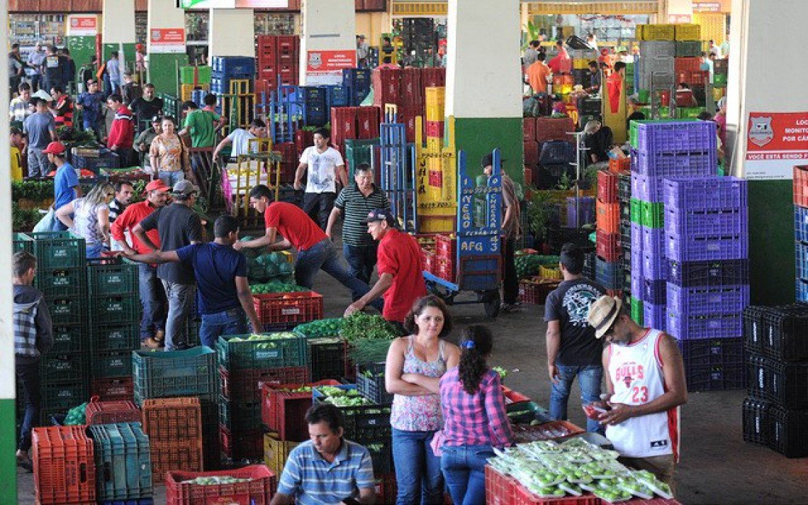 Inflação medida pelo IPCA (Índice de Preços ao Consumidor Amplo) ficou em 0,33% em fevereiro, após avançar 0,38% em janeiro, segundo o IBGE; na comparação interanual, a taxa em 12 meses ficou em 4,76%, o que representa uma desaceleração ante a taxa de 5,35% acumulada até janeiro (Foto: Aquiles Lins) Inflação medida pelo IPCA (Índice de Preços ao Consumidor Amplo) ficou em 0,33% em fevereiro, após avançar 0,38% em janeiro, segundo o IBGE; na comparação interanual, a taxa em 12 meses ficou em 4,76%, o que representa uma desaceleração ante a taxa de 5,35% acumulada até janeiro
