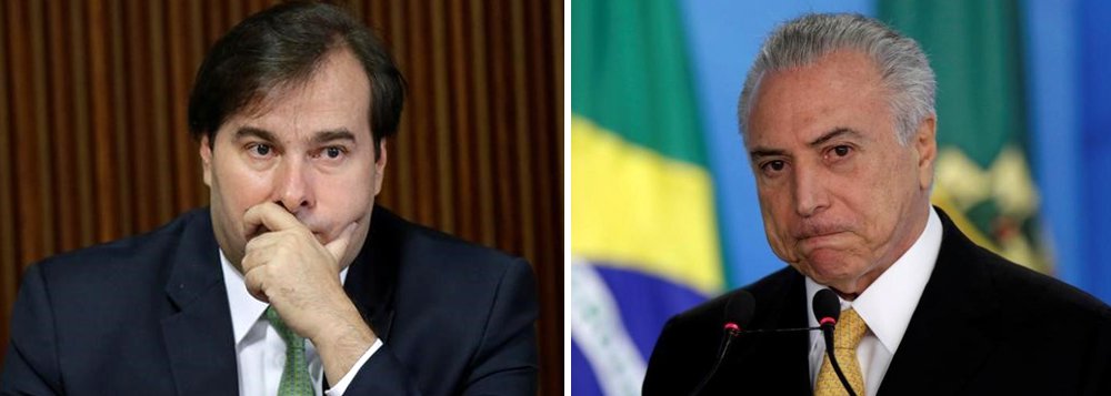 “Acho que a Câmara já julgou os fatos que estão no pedido de impeachment na denúncia. Se a gente ficar remoendo o mesmo assunto, a gente só vai gerar instabilidade no Brasil”, disse o deputado Rodrigo Maia (DEM-RJ), antes de participar de um evento sobre reforma política; Temer foi o primeiro ocupante da presidência denunciado por corrupção na história do Brasil e está prestes a ser denunciado por obstrução judicial; desde que chegou ao poder, em maio do ano passado, a economia afundou, o desemprego disparou e a dívida interna ganhou uma trajetória explosiva – ou seja, tudo errado, mas Maia vê um Brasil estável, enquanto a OAB cobra a análise dos pedidos de impeachment apresentados (Foto: Leonardo Attuch) “Acho que a Câmara já julgou os fatos que estão no pedido de impeachment na denúncia. Se a gente ficar remoendo o mesmo assunto, a gente só vai gerar instabilidade no Brasil”, disse o deputado Rodrigo Maia (DEM-RJ), antes de participar de um evento sobre reforma política; Temer foi o primeiro ocupante da presidência denunciado por corrupção na história do Brasil e está prestes a ser denunciado por obstrução judicial; desde que chegou ao poder, em maio do ano passado, a economia afundou, o desemprego disparou e a dívida interna ganhou uma trajetória explosiva – ou seja, tudo errado, mas Maia vê um Brasil estável, enquanto a OAB cobra a análise dos pedidos de impeachment apresentados