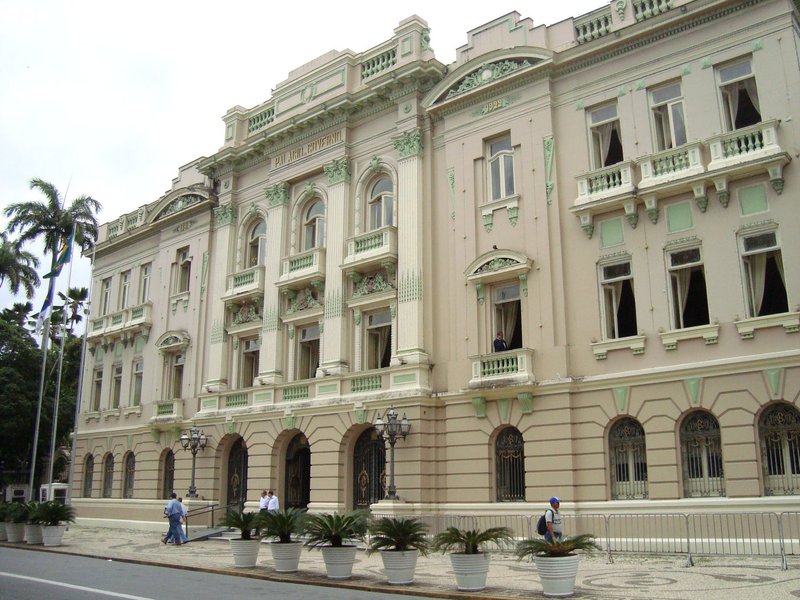 Seis ex-governadores de Pernambuco publicaram manifesto aos brasileiros em defesa das ações desenvolvidas pelo Ministério Público Federal e pelo Poder Judiciário nas investigações que apuram desvios de recursos públicos; eles também pregam o respeito à Constituição e pedem que as apurações sejam levadas as últimas consequências; segundo o manifesto, “a Nação clama por respeito à Constituição, aos princípios democráticos, punição aos corruptos e corruptores, como premissa básica para estabilidade da economia e retomada da geração de empregos” (Foto: Voney Malta) Seis ex-governadores de Pernambuco publicaram manifesto aos brasileiros em defesa das ações desenvolvidas pelo Ministério Público Federal e pelo Poder Judiciário nas investigações que apuram desvios de recursos públicos; eles também pregam o respeito à Constituição e pedem que as apurações sejam levadas as últimas consequências; segundo o manifesto, “a Nação clama por respeito à Constituição, aos princípios democráticos, punição aos corruptos e corruptores, como premissa básica para estabilidade da economia e retomada da geração de empregos”