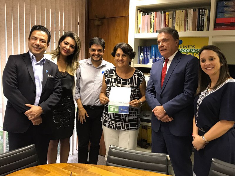 Ex-deputada distrital em três mandatos e secretária do Governo Distrital nas gestões de Joaquim Roriz e José Roberto Arruda, Eliana Pedrosa é química formada pela UnB; para o senador e líder do partido, Alvaro Dias, Eliana é uma das mais fortes lideranças do Distrito Federal e será responsável pela construção da candidatura do Podemos ao Palácio Buriti (Foto: Charles Nisz) Ex-deputada distrital em três mandatos e secretária do Governo Distrital nas gestões de Joaquim Roriz e José Roberto Arruda, Eliana Pedrosa é química formada pela UnB; para o senador e líder do partido, Alvaro Dias, Eliana é uma das mais fortes lideranças do Distrito Federal e será responsável pela construção da candidatura do Podemos ao Palácio Buriti