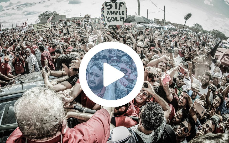 Em entrevista a rádio de Sergipe nesta manhã, o ex-presidente comentou com cautela as últimas pesquisas que apontam seu nome liderando o cenário para 2018; "É muito cedo para gente falar de pesquisa, porque ainda faltam praticamente dois anos para as eleições. A única coisa que eu tenho certeza é que se eu for candidato, eu vou querer lembrar a memória do povo, do quanto ele foi feliz enquanto eu era prseidente. Eu sei que se eu for candidato eu tenho condições de ganhar as eleições porque eu sei cuidar das pessoas humildes. Não é teoria, é prática", afirmou; Lula disse que já perdeu "a cota de eleição que tinha de perder"; "Se eu for candidato, é para ganhar" (Foto: Gisele Federicce) Em entrevista a rádio de Sergipe nesta manhã, o ex-presidente comentou com cautela as últimas pesquisas que apontam seu nome liderando o cenário para 2018; "É muito cedo para gente falar de pesquisa, porque ainda faltam praticamente dois anos para as eleições. A única coisa que eu tenho certeza é que se eu for candidato, eu vou querer lembrar a memória do povo, do quanto ele foi feliz enquanto eu era prseidente. Eu sei que se eu for candidato eu tenho condições de ganhar as eleições porque eu sei cuidar das pessoas humildes. Não é teoria, é prática", afirmou; Lula disse que já perdeu "a cota de eleição que tinha de perder"; "Se eu for candidato, é para ganhar"