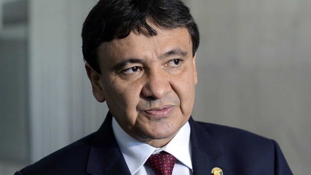 Cumprindo agenda em São Paulo, o governador Wellington Dias participou de audiência com representante do Banco de Desenvolvimento da América Latina - Missão CAF; foram apresentadas ao governador a conclusão de estudos sobre Fundo de Investimento e Participações em modelo que permite investimentos para projetos em piscicultura, em Nazária/Guadalupe; em fruticultura, na região de São João do PI; e na área do Leite, na região de Piracuruca; projeto de piscicultura deve investir em torno de R$ 50 milhões; outra cifra de R$ 30 milhões deverá ser destinada para outros cultivos; e para o projeto de produção e beneficiamento do leite, estão previstos em torno de R$ 28 milhões (Foto: Leonardo Lucena) Cumprindo agenda em São Paulo, o governador Wellington Dias participou de audiência com representante do Banco de Desenvolvimento da América Latina - Missão CAF; foram apresentadas ao governador a conclusão de estudos sobre Fundo de Investimento e Participações em modelo que permite investimentos para projetos em piscicultura, em Nazária/Guadalupe; em fruticultura, na região de São João do PI; e na área do Leite, na região de Piracuruca; projeto de piscicultura deve investir em torno de R$ 50 milhões; outra cifra de R$ 30 milhões deverá ser destinada para outros cultivos; e para o projeto de produção e beneficiamento do leite, estão previstos em torno de R$ 28 milhões