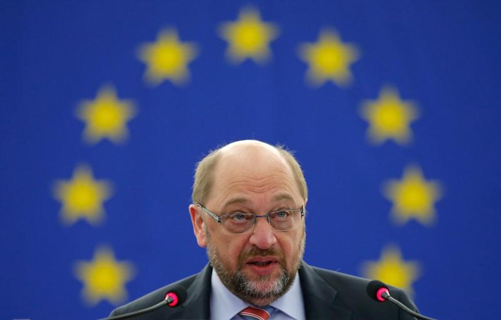O candidato do Partido Social-Democrata (SPD) nas eleições federais da Alemanha, Martin Schulz, reconheceu a derrota na votação realizada e afirmou que fará oposição à atual chanceler Angela Merkel, vencedora do pleito, após quatro anos de aliança com a União Democrata-Cristã (CDU); Schulz disse ter “total apoio” da direção do SPD para continuar na liderança do partido e renová-lo; para os militantes do SPD, após a divulgação dos primeiros resultados de boca de urna que indicavam que o partido teve 21% dos votos, o pior resultado desde a Segunda Guerra Mundial, Schulz alertou para a “fratura” representada pela entrada no Bundestag da ultradireitista Alternativa para a Alemanha (AfD) (Foto: Leonardo Lucena) O candidato do Partido Social-Democrata (SPD) nas eleições federais da Alemanha, Martin Schulz, reconheceu a derrota na votação realizada e afirmou que fará oposição à atual chanceler Angela Merkel, vencedora do pleito, após quatro anos de aliança com a União Democrata-Cristã (CDU); Schulz disse ter “total apoio” da direção do SPD para continuar na liderança do partido e renová-lo; para os militantes do SPD, após a divulgação dos primeiros resultados de boca de urna que indicavam que o partido teve 21% dos votos, o pior resultado desde a Segunda Guerra Mundial, Schulz alertou para a “fratura” representada pela entrada no Bundestag da ultradireitista Alternativa para a Alemanha (AfD)