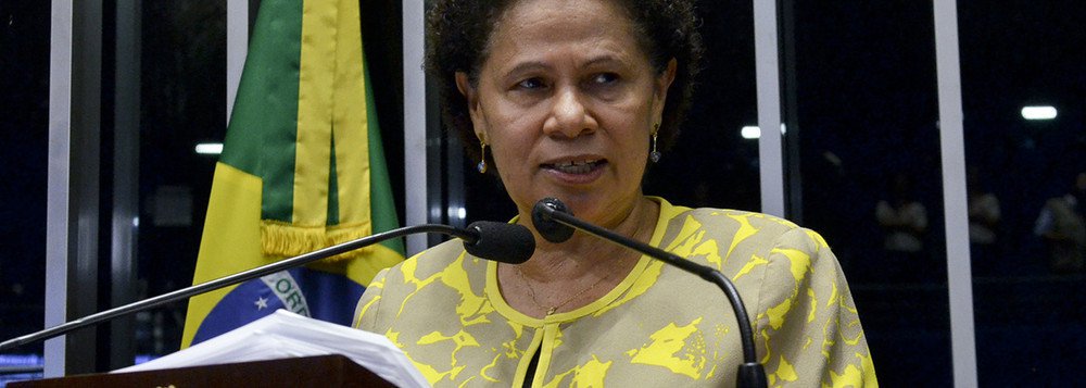 "A forma como se dá a prisão das pessoas, sem defesa, condenando sem provas pode levar a desfechos trágicos", disse a senadora Regina Sousa (PT-PI); de acordo com a parlamentar, Cancellier pode ter sido a primeira vítima fatal do espetáculo midiático que são as operações da Polícia Federal; "O reitor se suicidou porque se sentiu humilhado, ultrajado", avaliou (Foto: Leonardo Lucena) "A forma como se dá a prisão das pessoas, sem defesa, condenando sem provas pode levar a desfechos trágicos", disse a senadora Regina Sousa (PT-PI); de acordo com a parlamentar, Cancellier pode ter sido a primeira vítima fatal do espetáculo midiático que são as operações da Polícia Federal; "O reitor se suicidou porque se sentiu humilhado, ultrajado", avaliou