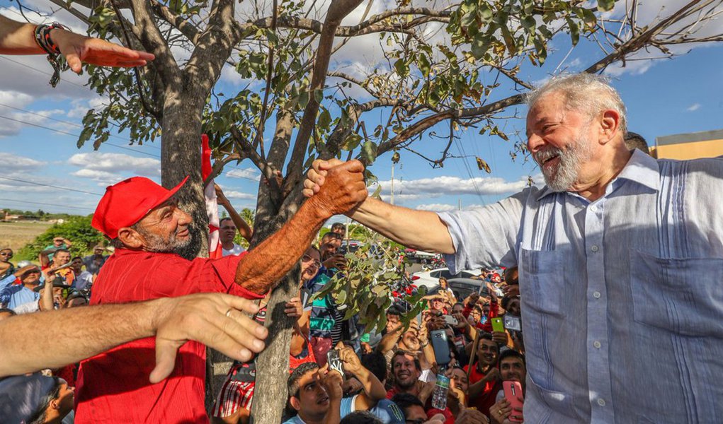 O juiz Márcio Braga Magalhães, da 2ª Vara Federal de Teresina, negou nesta quinta-feira (31) pedido advogada Sarah Cavalca Sobreira para suspender a entrega de título de "doutor honoris causa" pela Universidade Federal do Piauí (UFPI) ao ex-presidente Lula; em seu despacho, o juiz entendeu que o pedido não tem fundamento legal para justificar o postulado do "fumus boni juris", ou seja, a "fumaça do bom direito". Com a decisão, a UFPI está liberada para entregar a honraria ao ex-presidente; entrega do título está marcada para o próximo dia 4 de setembro, em solenidade na UFPI (Foto: Aquiles Lins) O juiz Márcio Braga Magalhães, da 2ª Vara Federal de Teresina, negou nesta quinta-feira (31) pedido advogada Sarah Cavalca Sobreira para suspender a entrega de título de "doutor honoris causa" pela Universidade Federal do Piauí (UFPI) ao ex-presidente Lula; em seu despacho, o juiz entendeu que o pedido não tem fundamento legal para justificar o postulado do "fumus boni juris", ou seja, a "fumaça do bom direito". Com a decisão, a UFPI está liberada para entregar a honraria ao ex-presidente; entrega do título está marcada para o próximo dia 4 de setembro, em solenidade na UFPI
