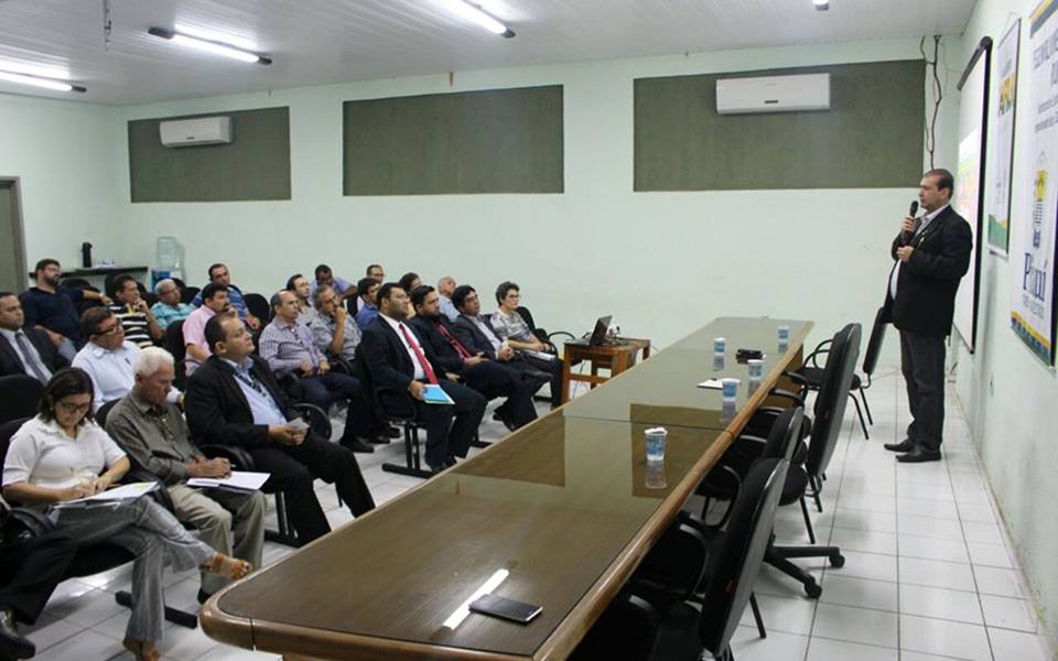 Foi lançado nesta terça-feira (15), no auditório da Secretaria do desenvolvimento Rural, o Plano Safra 2017/2018; coordenador geral nacional das Delegacias Federais da Sead, Carlos Astolfo divulgou as políticas previstas para o ano agrícola 2017/2018 e a meta do Plano Safra de garantir R$ 30 bilhões em crédito também para as próximas safras, até 2020, com variação de juros do Pronaf entre 2,5 e 5,5% ao ano (Foto: Leonardo Lucena) Foi lançado nesta terça-feira (15), no auditório da Secretaria do desenvolvimento Rural, o Plano Safra 2017/2018; coordenador geral nacional das Delegacias Federais da Sead, Carlos Astolfo divulgou as políticas previstas para o ano agrícola 2017/2018 e a meta do Plano Safra de garantir R$ 30 bilhões em crédito também para as próximas safras, até 2020, com variação de juros do Pronaf entre 2,5 e 5,5% ao ano