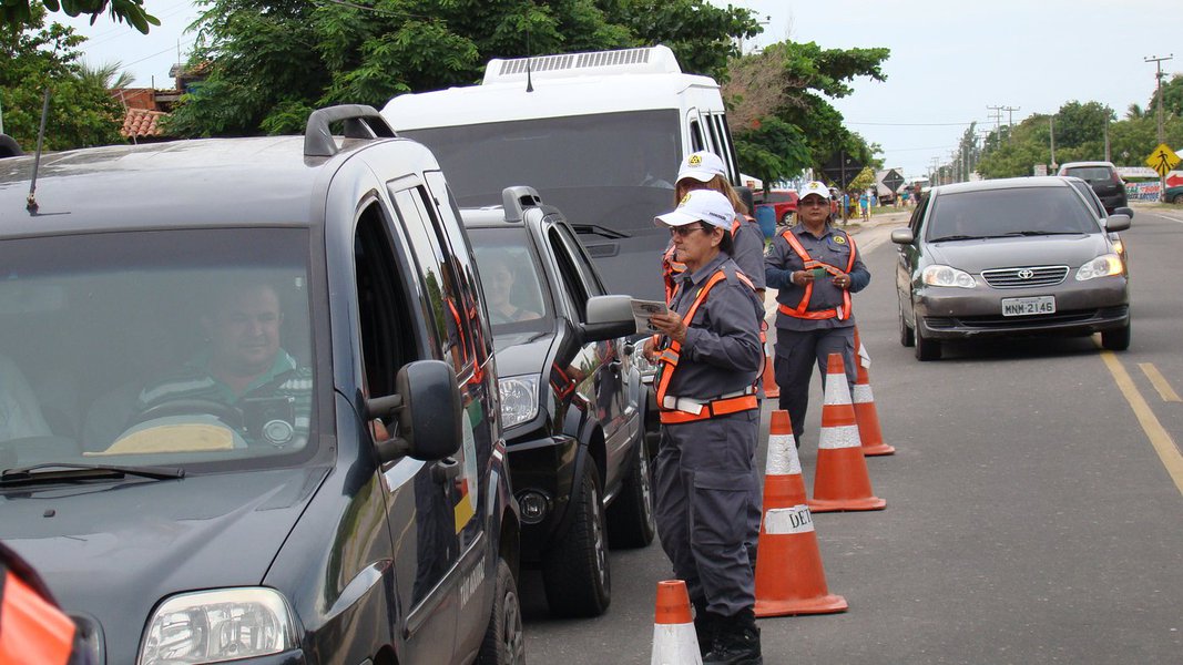 Balanço divulgado nesta segunda (17) pela Polícia Rodoviária Federal aponta queda de 31% no número de acidentes nas rodovias federais durante a Semana Santa. O número de mortos e feridos também caiu, 19% e 25%, respectivamente. Durante os quatro dias de feriado, foram realizados 2.070 testes de etilômetros, com 38 pessoas autuadas e 6 detidas por dirigir sob o feito de bebidas alcoólicas (Foto: Rodrigo Rocha) Balanço divulgado nesta segunda (17) pela Polícia Rodoviária Federal aponta queda de 31% no número de acidentes nas rodovias federais durante a Semana Santa. O número de mortos e feridos também caiu, 19% e 25%, respectivamente. Durante os quatro dias de feriado, foram realizados 2.070 testes de etilômetros, com 38 pessoas autuadas e 6 detidas por dirigir sob o feito de bebidas alcoólicas