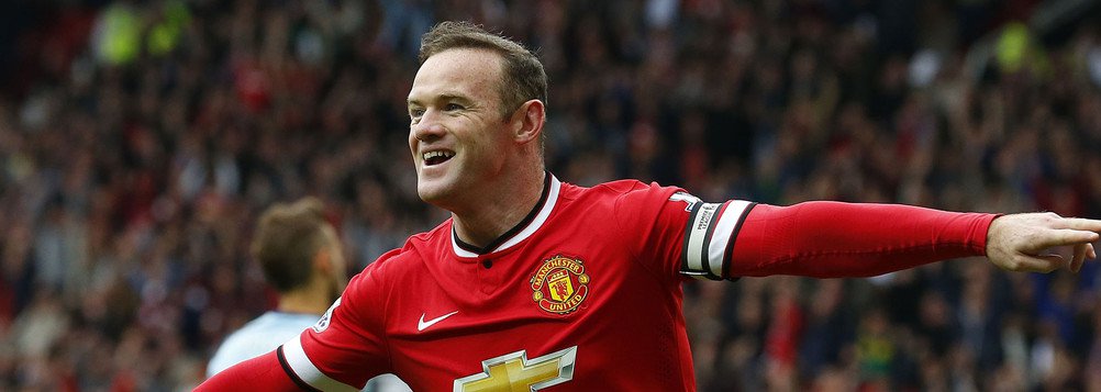 Wayne Rooney marcou no seu retorno ao time titular do Manchester United, que venceu o Burnley, por 2 a 0 pelo Campeonato Inglês, e encostou nos quatro primeiros colocados, estendendo sua sequência invicta na liga para 23 jogos; Rooney, cuja última partida como titular havia sido em 4 de março, começou jogando pela segunda vez em 2017, na ausência do machucado Zlatan Ibrahimovic, e com Mourinho optando por deixar o embalado jovem Marcus Rashford, de 19 anos, no banco de reservas (Foto: Leonardo Lucena) Wayne Rooney marcou no seu retorno ao time titular do Manchester United, que venceu o Burnley, por 2 a 0 pelo Campeonato Inglês, e encostou nos quatro primeiros colocados, estendendo sua sequência invicta na liga para 23 jogos; Rooney, cuja última partida como titular havia sido em 4 de março, começou jogando pela segunda vez em 2017, na ausência do machucado Zlatan Ibrahimovic, e com Mourinho optando por deixar o embalado jovem Marcus Rashford, de 19 anos, no banco de reservas