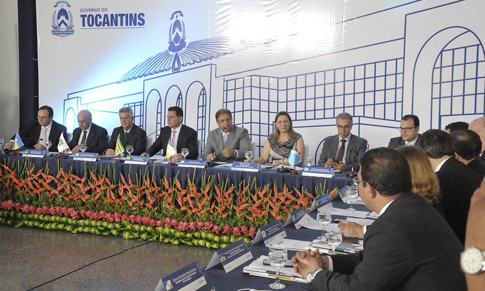 O governador do Tocantins, Marcelo Miranda, e os demais governadores dos estados membros do Consórcio Brasil Central (CBC) reúnem-se nesta sexta-feira (7) em Cuiabá (MT), na 2ª Reunião do Fórum de Governadores do Brasil Central de 2017 para discutirem temas de interesse comum dos estados; este é o 14º encontro de governadores do Brasil Central (Foto: Leonardo Lucena) O governador do Tocantins, Marcelo Miranda, e os demais governadores dos estados membros do Consórcio Brasil Central (CBC) reúnem-se nesta sexta-feira (7) em Cuiabá (MT), na 2ª Reunião do Fórum de Governadores do Brasil Central de 2017 para discutirem temas de interesse comum dos estados; este é o 14º encontro de governadores do Brasil Central