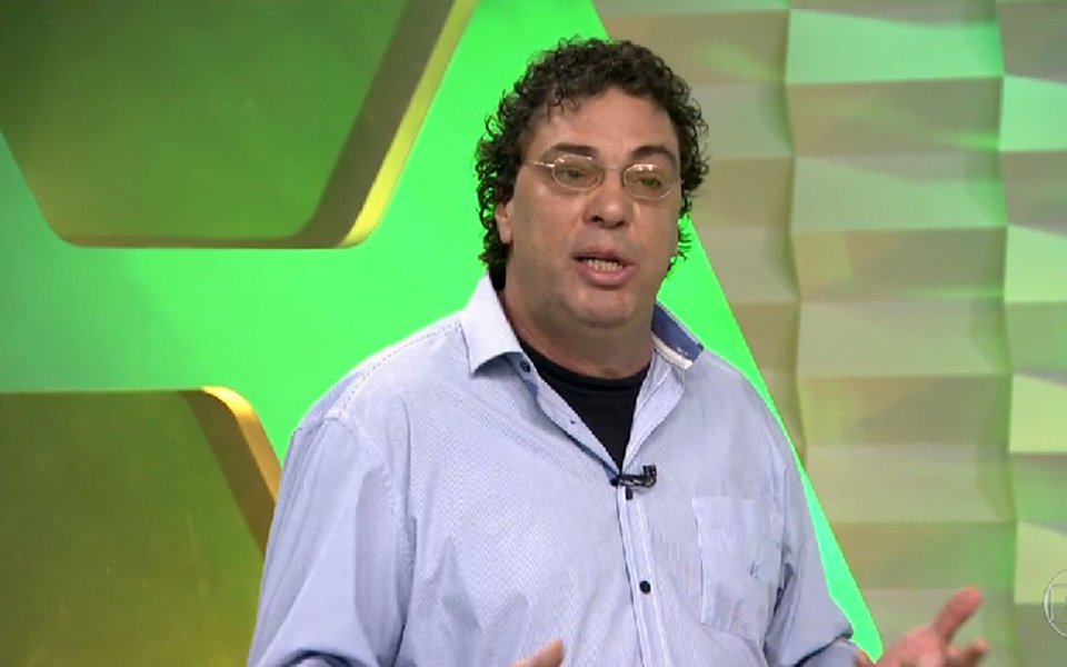 O ex-jogador Casagrande, comentarista de futebol da TV Globo, recebeu ameaças de morte depois que criticou jogadores Felipe Melo, do Palmeiras, e Jadson, do Corinthians, por declararem publicamente apoio a Jair Bolsonaro; por causa disso, teve que trocar o número do celular (Foto: Aquiles Lins) O ex-jogador Casagrande, comentarista de futebol da TV Globo, recebeu ameaças de morte depois que criticou jogadores Felipe Melo, do Palmeiras, e Jadson, do Corinthians, por declararem publicamente apoio a Jair Bolsonaro; por causa disso, teve que trocar o número do celular