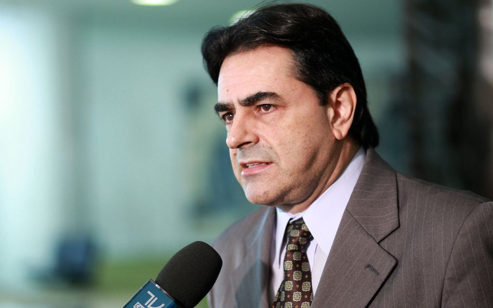 Depois de comandar o governo mineiro por praticamente 12 anos, tucanos informaram que o PSDB, presidido em Minas pelo deputado federal Domingos Sávio, pode abrir mão de ter candidatura própria ao executivo para apoiar um nome de algum partido aliado; a possibilidade é viável em consequência do desgaste da legenda tucana por causa dos escândalos de corrupção envolvendo membros da legenda e a falta de uma liderança capaz de unir vários partidos (Foto: Leonardo Lucena) Depois de comandar o governo mineiro por praticamente 12 anos, tucanos informaram que o PSDB, presidido em Minas pelo deputado federal Domingos Sávio, pode abrir mão de ter candidatura própria ao executivo para apoiar um nome de algum partido aliado; a possibilidade é viável em consequência do desgaste da legenda tucana por causa dos escândalos de corrupção envolvendo membros da legenda e a falta de uma liderança capaz de unir vários partidos