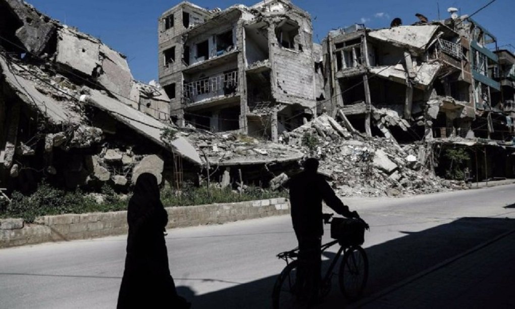 A coalizão internacional liderada pelos EUA realiza ataques aéreos na região de Raqqa para apoiar o avanço das unidades curdo-árabes das Forças Democráticas da Síria contra o grupo Daesh; de acordo com a France Press, no entanto, o número de mortos já aumentou para 15, sendo quatro crianças; dezessete pessoas estavam feridas (Foto: José Barbacena) A coalizão internacional liderada pelos EUA realiza ataques aéreos na região de Raqqa para apoiar o avanço das unidades curdo-árabes das Forças Democráticas da Síria contra o grupo Daesh; de acordo com a France Press, no entanto, o número de mortos já aumentou para 15, sendo quatro crianças; dezessete pessoas estavam feridas