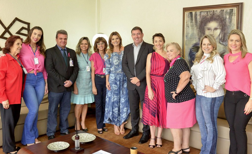 O presidente da Assembleia Legislativa, José Vitti (PSDB), incorporou ao calendário oficial do Legislativo goiano a Campanha Outubro Rosa, que destina ao combate e prevenção do câncer de mama; neste mês, uma série de eventos marca a adesão da Assembleia à campanha, que inclui exposições, palestras, debates e arrecadação de material para doação à Associação de Combate ao Câncer de Goiânia; "Todos as deputadas, deputados e servidores da Assembleia estão engajados na Campanha Outubro Rosa, que é uma ação fundamental para prevenção do câncer de mama" disse Vitti (Foto: José Barbacena) O presidente da Assembleia Legislativa, José Vitti (PSDB), incorporou ao calendário oficial do Legislativo goiano a Campanha Outubro Rosa, que destina ao combate e prevenção do câncer de mama; neste mês, uma série de eventos marca a adesão da Assembleia à campanha, que inclui exposições, palestras, debates e arrecadação de material para doação à Associação de Combate ao Câncer de Goiânia; "Todos as deputadas, deputados e servidores da Assembleia estão engajados na Campanha Outubro Rosa, que é uma ação fundamental para prevenção do câncer de mama" disse Vitti