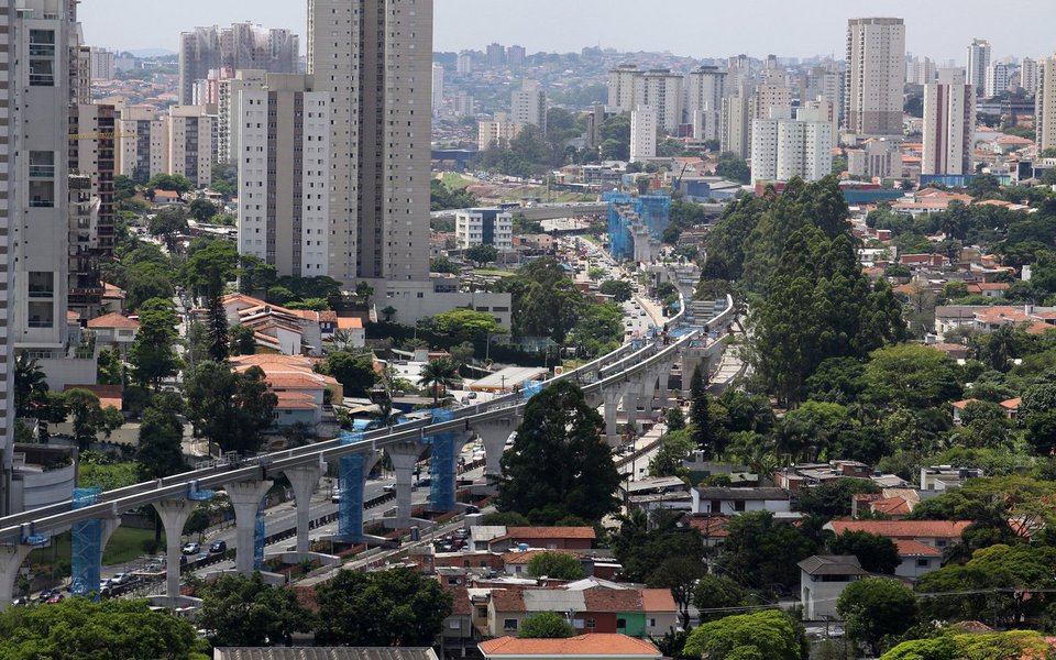 Incrível a equipe econômica de Temer acreditar que o país vai voltar a crescer sem investir um real a mais em infraestrutura, e que seus cortes vão ajudar nos resultados da economia. É, no mínimo, antagônico, parar o país para querer que ele avance (Foto: Zeca Dirceu) Incrível a equipe econômica de Temer acreditar que o país vai voltar a crescer sem investir um real a mais em infraestrutura, e que seus cortes vão ajudar nos resultados da economia. É, no mínimo, antagônico, parar o país para querer que ele avance