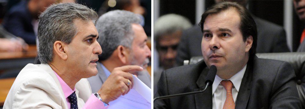 Deputado baiano Robinson Almeida (PT) criticou a postura do presidente da Câmara, Rodrigo Maia (DEM-RJ), que está arquivando todos os pedidos de impeachment que tem sido protocolados contra Michel Temer; Robinson diz que não cabe ao democrata a prerrogativa de julgamento; "O presidente da Câmara se apequenou e virou, na prática, o líder do governo, tentando defender o indefensável. Rodrigo Maia precisa se lembrar que é chefe do Poder Legislativo e não advogado de defesa das imoralidades desse governo", diz o petista (Foto: Romulo Faro) Deputado baiano Robinson Almeida (PT) criticou a postura do presidente da Câmara, Rodrigo Maia (DEM-RJ), que está arquivando todos os pedidos de impeachment que tem sido protocolados contra Michel Temer; Robinson diz que não cabe ao democrata a prerrogativa de julgamento; "O presidente da Câmara se apequenou e virou, na prática, o líder do governo, tentando defender o indefensável. Rodrigo Maia precisa se lembrar que é chefe do Poder Legislativo e não advogado de defesa das imoralidades desse governo", diz o petista