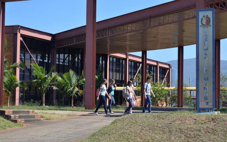Três das seis universidades que o Brasil perdeu no ranking internacional das mil melhores são mineiras: as Universidades Federais de Ouro Preto, Lavras e Viçosa; continuam na lista a UFMG e a Federal de Itajubá; é o que aponta a publicação britânica "Times Higher Education" (THE), uma das principais em avaliação do ensino superior no mundo; na edição deste ano, 21 instituições do País estão na lista mundial, ante 27 no ano passado (Foto: Leonardo Lucena) Três das seis universidades que o Brasil perdeu no ranking internacional das mil melhores são mineiras: as Universidades Federais de Ouro Preto, Lavras e Viçosa; continuam na lista a UFMG e a Federal de Itajubá; é o que aponta a publicação britânica "Times Higher Education" (THE), uma das principais em avaliação do ensino superior no mundo; na edição deste ano, 21 instituições do País estão na lista mundial, ante 27 no ano passado
