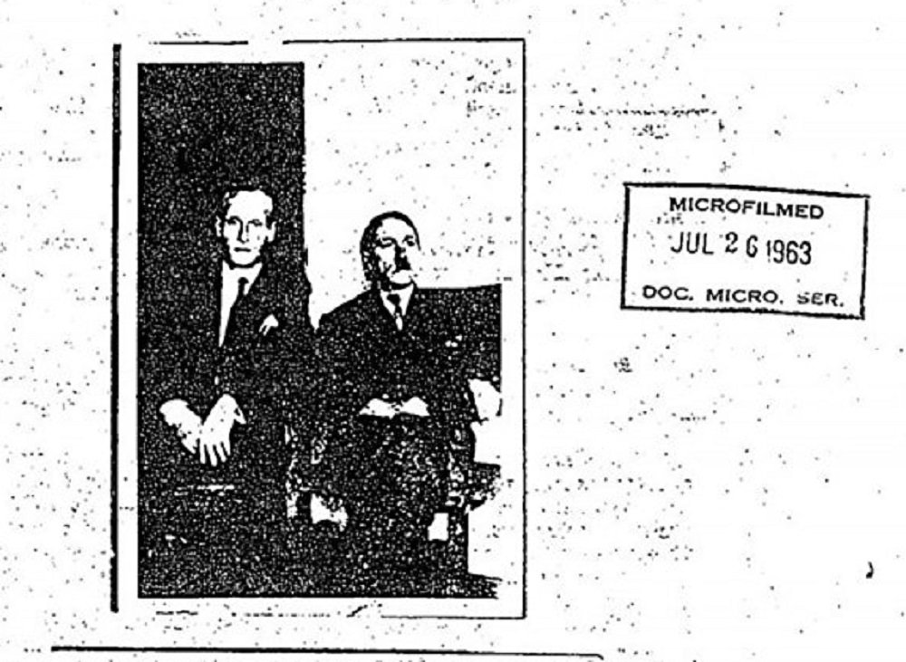 Uma fotografia de 1954 poderia dar credibilidade às teorias de que o líder nazista Adolf Hitler simulou o seu suicídio e fugiu para a América Latina, onde ele teria escondido sua identidade real sob o nome de Adolf Schrittelmayor; no meio da grande desclassificação dos documentos da CIA e do FBI relacionados ao assassinato do ex-presidente John F. Kennedy, o interesse em outras figuras históricas, figuras de documentos previamente desclassificados pelas agências de inteligência dos EUA, foi alimentado; assim, a atenção de vários meios de comunicação se concentrou em um arquivo da CIA que parece confirmar as teorias que Adolf Hitler fugiu para a América Latina após a Segunda Guerra Mundial (Foto: Romulo Faro) Uma fotografia de 1954 poderia dar credibilidade às teorias de que o líder nazista Adolf Hitler simulou o seu suicídio e fugiu para a América Latina, onde ele teria escondido sua identidade real sob o nome de Adolf Schrittelmayor; no meio da grande desclassificação dos documentos da CIA e do FBI relacionados ao assassinato do ex-presidente John F. Kennedy, o interesse em outras figuras históricas, figuras de documentos previamente desclassificados pelas agências de inteligência dos EUA, foi alimentado; assim, a atenção de vários meios de comunicação se concentrou em um arquivo da CIA que parece confirmar as teorias que Adolf Hitler fugiu para a América Latina após a Segunda Guerra Mundial