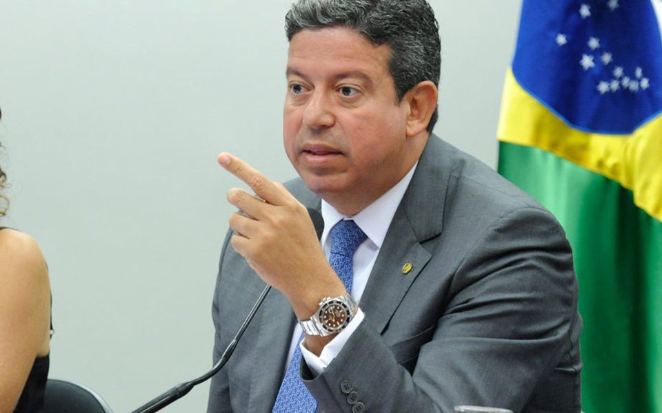 O deputado federal Arthur Lira (PP-AL) e outros seis políticos do PP podem virar réus após decisão dos ministros da 2ª Turma do STF (Supremo Tribunal Federal); decisão está prevista para esta terça-feira (29); denúncia diz que os políticos do PP atuaram para manter Paulo Roberto Costa na diretoria de Abastecimento da Petrobras com a função de garantir negócios com empresas dispostas a pagar propina de 1% (Foto: Voney Malta) O deputado federal Arthur Lira (PP-AL) e outros seis políticos do PP podem virar réus após decisão dos ministros da 2ª Turma do STF (Supremo Tribunal Federal); decisão está prevista para esta terça-feira (29); denúncia diz que os políticos do PP atuaram para manter Paulo Roberto Costa na diretoria de Abastecimento da Petrobras com a função de garantir negócios com empresas dispostas a pagar propina de 1%