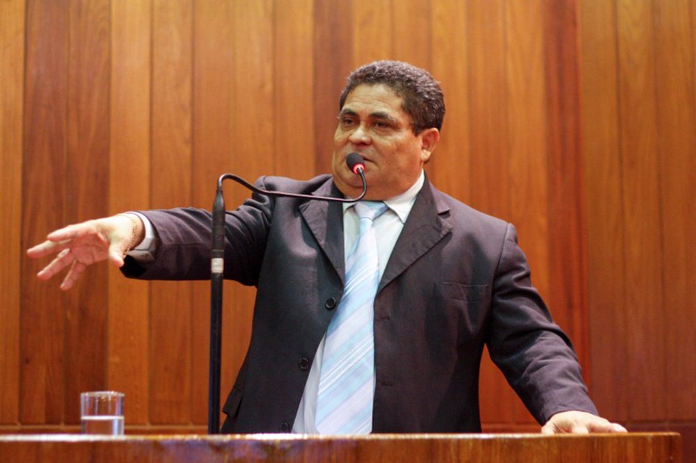 Deputado Cícero Magalhães (PT) destacou o trabalho da equipe de governo para continuar com a folha em dia; o parlamentar afirmou que os salários dos servidores estaduais só estão em dia por força do compromisso que o governo estadual tem com o funcionalismo público; parlamentar também disse não entender por que a oposição questiona a aliança com outros partidos, como o PP, e o fato do senador Ciro Nogueira buscar recursos federais para o Piauí em Brasília; líder do PMDB, deputado João Madison (PMDB) previu que o governador Wellington Dias vai se reeleger para o quarto mandato (Foto: Leonardo Lucena) Deputado Cícero Magalhães (PT) destacou o trabalho da equipe de governo para continuar com a folha em dia; o parlamentar afirmou que os salários dos servidores estaduais só estão em dia por força do compromisso que o governo estadual tem com o funcionalismo público; parlamentar também disse não entender por que a oposição questiona a aliança com outros partidos, como o PP, e o fato do senador Ciro Nogueira buscar recursos federais para o Piauí em Brasília; líder do PMDB, deputado João Madison (PMDB) previu que o governador Wellington Dias vai se reeleger para o quarto mandato