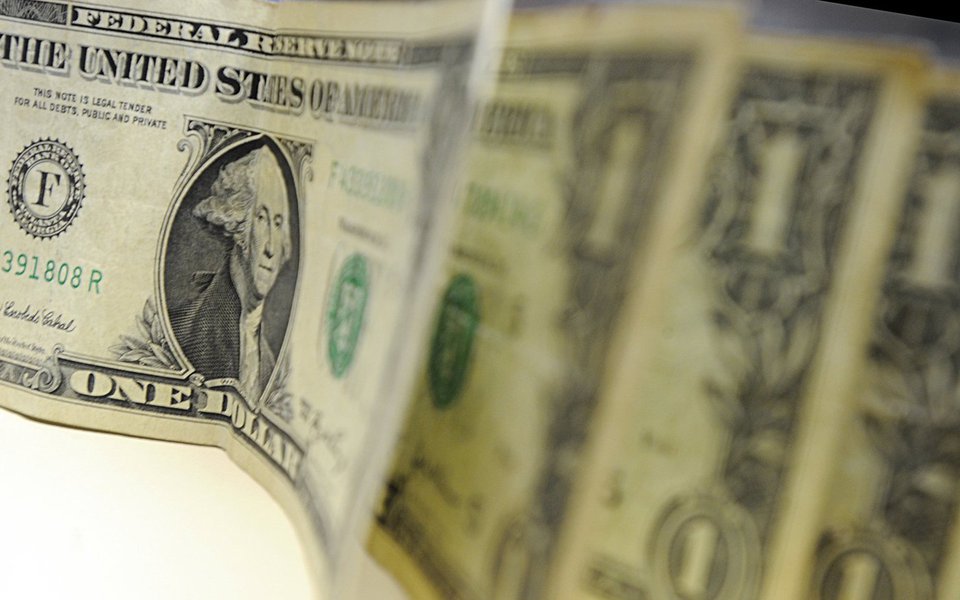 Déficit em transações correntes do Brasil ao longo do mês de agosto ficou negativo em US$ 302 milhões, informou o Banco Central (BC); no mesmo mês de 2016, o saldo negativo ficou em US$ 648 milhões; de janeiro a agosto, o déficit ficou em US$ 3,013 bilhões, resultado bem menor do que em igual período de 2016: US$ 13,086 bilhões (Foto: Paulo Emílio) Déficit em transações correntes do Brasil ao longo do mês de agosto ficou negativo em US$ 302 milhões, informou o Banco Central (BC); no mesmo mês de 2016, o saldo negativo ficou em US$ 648 milhões; de janeiro a agosto, o déficit ficou em US$ 3,013 bilhões, resultado bem menor do que em igual período de 2016: US$ 13,086 bilhões