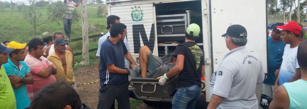 Pernambuco contabiliza 2.495 pessoas assassinadas nos primeiros cinco meses de 2017, um aumento de 44,4% em relação ao mesmo período de 2016 (1.727) no estado; os mais de dois mil homicídios, apenas de janeiro a maio deste ano, ultrapassam a metade dos 4.479 registrados durante todo o ano de 2016; os dados são de um levantamento divulgado pela Secretaria de Defesa Social (SDS) (Foto: Leonardo Lucena) Pernambuco contabiliza 2.495 pessoas assassinadas nos primeiros cinco meses de 2017, um aumento de 44,4% em relação ao mesmo período de 2016 (1.727) no estado; os mais de dois mil homicídios, apenas de janeiro a maio deste ano, ultrapassam a metade dos 4.479 registrados durante todo o ano de 2016; os dados são de um levantamento divulgado pela Secretaria de Defesa Social (SDS)