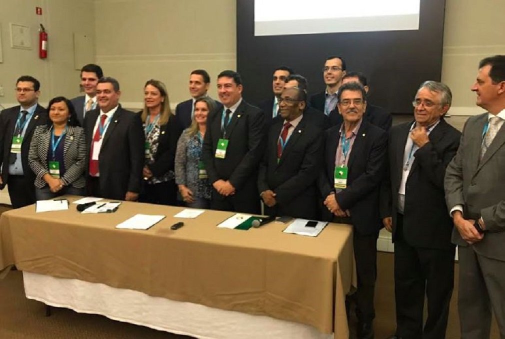 O presidente da Assembleia Legislativa de Goiás,José Vitti (PSDB), foi eleito por unanimidade para comandar o Colegiado Nacional de Presidentes das Assembleias Legislativas. A eleição aconteceu em Foz do Iguaçu, no Paraná, durante Conferência Anual da UNALE; Vitti sucede o ex-presidente da Assembleia de São Paulo, Fernando Capez; Erick Musso, presidente da Assembleia do Espírito Santo, foi eleito vice-presidente (Foto: José Barbacena) O presidente da Assembleia Legislativa de Goiás,José Vitti (PSDB), foi eleito por unanimidade para comandar o Colegiado Nacional de Presidentes das Assembleias Legislativas. A eleição aconteceu em Foz do Iguaçu, no Paraná, durante Conferência Anual da UNALE; Vitti sucede o ex-presidente da Assembleia de São Paulo, Fernando Capez; Erick Musso, presidente da Assembleia do Espírito Santo, foi eleito vice-presidente