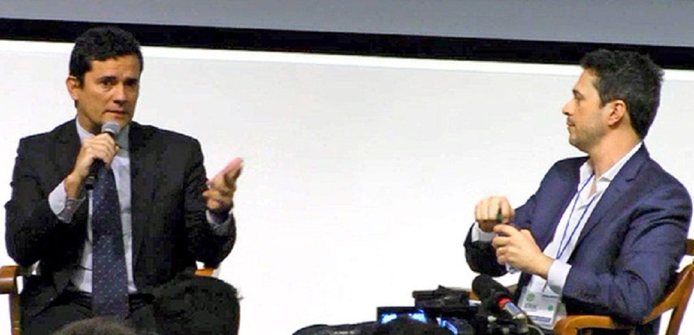 O juiz Sergio Moro, que também participou de evento na Universidade Harvard, em Boston, neste disse neste sábado que o caixa dois de campanha é uma "trapaça, um atentado à democracia" e é "pior" do que a corrupção praticada para benefício próprio; "Me causa espécie quando alguns sugerem fazer uma distinção entre a corrupção para fins de enriquecimento ilícito e a corrupção para fins de financiamento ilícito de campanha eleitoral"; "Para mim, a corrupção para fins de financiamento de campanha é pior que o de enriquecimento ilícito" (Foto: José Barbacena) O juiz Sergio Moro, que também participou de evento na Universidade Harvard, em Boston, neste disse neste sábado que o caixa dois de campanha é uma "trapaça, um atentado à democracia" e é "pior" do que a corrupção praticada para benefício próprio; "Me causa espécie quando alguns sugerem fazer uma distinção entre a corrupção para fins de enriquecimento ilícito e a corrupção para fins de financiamento ilícito de campanha eleitoral"; "Para mim, a corrupção para fins de financiamento de campanha é pior que o de enriquecimento ilícito"