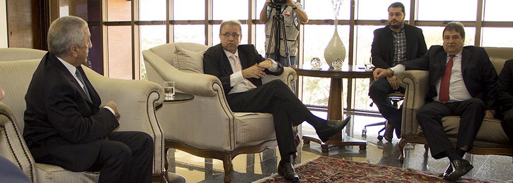 Intermediada pela Frente Brasil-Países Árabes, presidida pelo deputado César Halum (PRB-TO), visita de presidente da Federação das Associações Muçulmanas do Brasil pretende tornar o Tocantins centro nacional de produção e distribuição de alimentos para países islâmicos (Foto: Aquiles Lins) Intermediada pela Frente Brasil-Países Árabes, presidida pelo deputado César Halum (PRB-TO), visita de presidente da Federação das Associações Muçulmanas do Brasil pretende tornar o Tocantins centro nacional de produção e distribuição de alimentos para países islâmicos