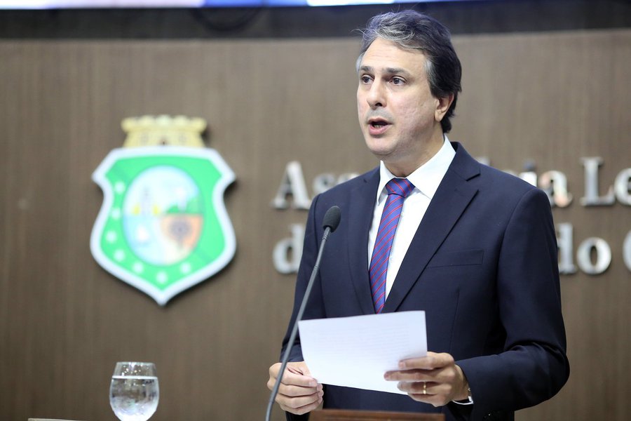 O governador Camilo Santana (PT) embarca nesta sexta (11) para China e Coreia, onde participará de reuniões em busca de parcerias para o Estado. Na agenda, encontro com investidores interessados na ZPE do Pecém e uma feira internacional voltada para as oportunidades de exportações (Foto: Rodrigo Rocha) O governador Camilo Santana (PT) embarca nesta sexta (11) para China e Coreia, onde participará de reuniões em busca de parcerias para o Estado. Na agenda, encontro com investidores interessados na ZPE do Pecém e uma feira internacional voltada para as oportunidades de exportações