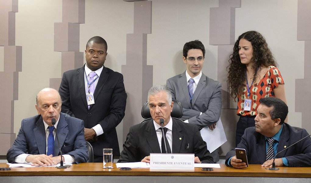 Mais um ataque contra as riquezas nacionais: o senador José Serra (PSDB-SP), eleito presidente da Comissão do Senado que irá analisar a Medida Provisória 795/2017, quer a aprovação da medida antes da próxima rodada de leilões do pré-sal, prevista para 27 de outubro; a medida prevê incentivos fiscais à exploração de petróleo (Foto: Charles Nisz) Mais um ataque contra as riquezas nacionais: o senador José Serra (PSDB-SP), eleito presidente da Comissão do Senado que irá analisar a Medida Provisória 795/2017, quer a aprovação da medida antes da próxima rodada de leilões do pré-sal, prevista para 27 de outubro; a medida prevê incentivos fiscais à exploração de petróleo