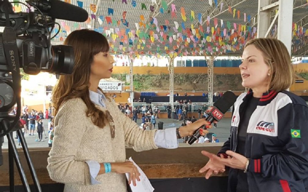 Senadora e presidenta nacional do PT, Gleisi Hoffmann esteve em São Bernardo do Campo para a posse do novo presidente do Sindicato dos Metalúrgicos do ABC; ela afirmou que o movimento sindical está sendo muito importante neste momento de resistência ao massacre dos direitos trabalhistas e disse que os sindicatos serão fundamentais para criação de um novo ciclo na política brasileira (Foto: José Barbacena) Senadora e presidenta nacional do PT, Gleisi Hoffmann esteve em São Bernardo do Campo para a posse do novo presidente do Sindicato dos Metalúrgicos do ABC; ela afirmou que o movimento sindical está sendo muito importante neste momento de resistência ao massacre dos direitos trabalhistas e disse que os sindicatos serão fundamentais para criação de um novo ciclo na política brasileira