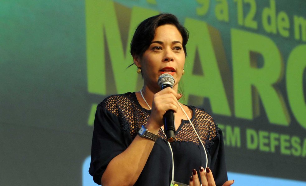 Empossada ontem (17) na presidência da Fundação Luís Eduardo Magalhães (FLEM), a ex-presidente da União dos Municípios da Bahia, Maria Quitéria (PSB), confirmou que deve ser candidata a deputada estadual nas eleições de 2018; "(Estamos) caminhando para isso. Vamos somar os desafios, com um grupo de trabalho. Já tenho o apoio do atual presidente da UPB (Eures Ribeiro, prefeito de Bom Jesus da Lapa), e de alguns prefeitos que estão aí se colocando para a minha eleição de 2018. Se tudo der certo, serei candidata a deputada estadual", disse Quitéria, que foi prefeita de Cardeal da Silva por dois mandatos consecutivos (Foto: Romulo Faro) Empossada ontem (17) na presidência da Fundação Luís Eduardo Magalhães (FLEM), a ex-presidente da União dos Municípios da Bahia, Maria Quitéria (PSB), confirmou que deve ser candidata a deputada estadual nas eleições de 2018; "(Estamos) caminhando para isso. Vamos somar os desafios, com um grupo de trabalho. Já tenho o apoio do atual presidente da UPB (Eures Ribeiro, prefeito de Bom Jesus da Lapa), e de alguns prefeitos que estão aí se colocando para a minha eleição de 2018. Se tudo der certo, serei candidata a deputada estadual", disse Quitéria, que foi prefeita de Cardeal da Silva por dois mandatos consecutivos