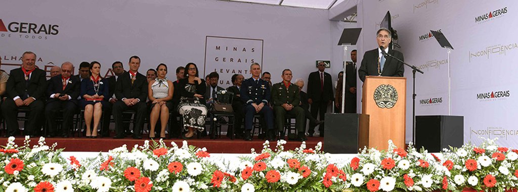 O governador de Minas Gerais, Fernando Pimentel, falou em perseguição ao fazer uma referência indireta à Operação Lava Jato; “As acusações, quando a serviço de estratagemas, morrem; os acusadores morrem; mas a injustiça contra as vítimas da acusação infundada é incontrolável, e irreparável. Por isso o devido processo penal não pode ser atropelado pela ansiedade de condenar, de execrar, de justiçar”, afirmou (Foto: Leonardo Lucena) O governador de Minas Gerais, Fernando Pimentel, falou em perseguição ao fazer uma referência indireta à Operação Lava Jato; “As acusações, quando a serviço de estratagemas, morrem; os acusadores morrem; mas a injustiça contra as vítimas da acusação infundada é incontrolável, e irreparável. Por isso o devido processo penal não pode ser atropelado pela ansiedade de condenar, de execrar, de justiçar”, afirmou