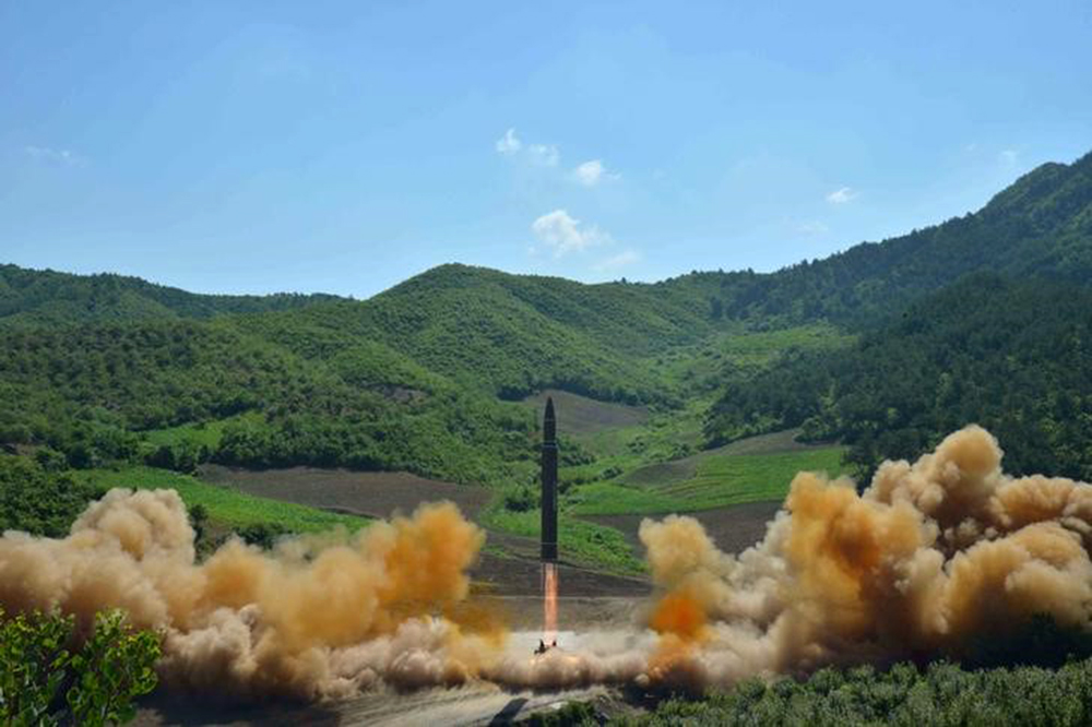 Míssil balístico Hwasong-14 em foto divulgada pela Agência de Notícias Central da Coreia do Norte, em Pyongyang 04/07/2017 KCNA/via REUTERS (Foto: Paulo Emílio) Míssil balístico Hwasong-14 em foto divulgada pela Agência de Notícias Central da Coreia do Norte, em Pyongyang 04/07/2017 KCNA/via REUTERS