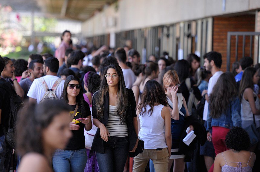 Não há dúvida da quantidade de bons trabalhos, das boas produções e que universidades/faculdades do país realizam, mas o problema do ensino superior é que esqueceu do bairro, da favela, da periferia, do acampamento, do presídio. Abriu mão do povo (Foto: Ângelo Cavalcante) Não há dúvida da quantidade de bons trabalhos, das boas produções e que universidades/faculdades do país realizam, mas o problema do ensino superior é que esqueceu do bairro, da favela, da periferia, do acampamento, do presídio. Abriu mão do povo