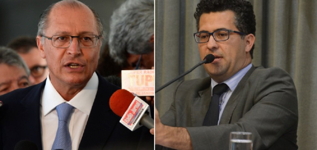 "Alckmin quer pagar, para quem comprar a Linha 5 - Lilás do metrô, R$ 1,00 a mais por passageiro caso haja atraso nas obras de interligação com as linhas Azul e Verde. Ora, atrasar as obras tem sido regra em seu governo, portanto essa proposta equivale a dar dinheiro do povo aos empresários. Com tantos milagres e bondades assim aos empresários, já já Alckmin será canonizado", critica o líder do PT na Assembleia, Alencar Santana Braga (Foto: José Barbacena) "Alckmin quer pagar, para quem comprar a Linha 5 - Lilás do metrô, R$ 1,00 a mais por passageiro caso haja atraso nas obras de interligação com as linhas Azul e Verde. Ora, atrasar as obras tem sido regra em seu governo, portanto essa proposta equivale a dar dinheiro do povo aos empresários. Com tantos milagres e bondades assim aos empresários, já já Alckmin será canonizado", critica o líder do PT na Assembleia, Alencar Santana Braga