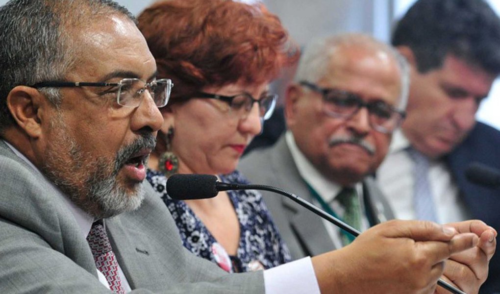 A Frente Ampla pelo Brasil busca a perfeição dos sonhos, mesmo que utópicos, e a valorização da nossa gente. Queremos que a grandeza dos brasileiros seja o principal alicerce da nossa desejada nação. A consciência é a nossa bússola (Foto: Paulo Paim) A Frente Ampla pelo Brasil busca a perfeição dos sonhos, mesmo que utópicos, e a valorização da nossa gente. Queremos que a grandeza dos brasileiros seja o principal alicerce da nossa desejada nação. A consciência é a nossa bússola