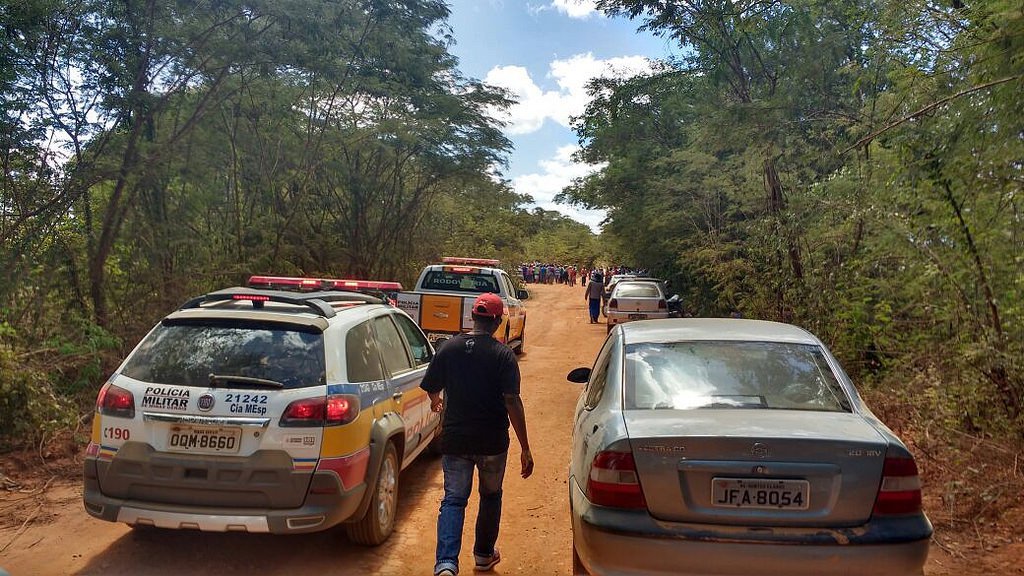 A Comissão de Direitos Humanos e Minorias da Câmara dos Deputados abriu nesta segunda-feira (10) procedimento para apurar as circunstâncias de um ataque armado contra um grupo de 300 trabalhadores rurais sem-terra acampados na fazenda Norte América, no município de Capitão Eneias (MG); o episódio ocorreu neste domingo (9) e sete pessoas foram baleadas, das quais três foram hospitalizadas (Foto: Gisele Federicce) A Comissão de Direitos Humanos e Minorias da Câmara dos Deputados abriu nesta segunda-feira (10) procedimento para apurar as circunstâncias de um ataque armado contra um grupo de 300 trabalhadores rurais sem-terra acampados na fazenda Norte América, no município de Capitão Eneias (MG); o episódio ocorreu neste domingo (9) e sete pessoas foram baleadas, das quais três foram hospitalizadas