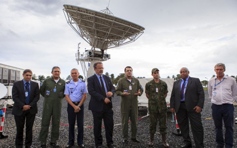 Clube de Engenharia, instituição que agrega engenheiros e técnicos do País, criticou a intenção do governo de Michel Temer de vender o satélite Geoestacionário de Defesa e Comunicações (SGDC), considerado essencial para a soberania nacional; SGDC foi construído pela Telebras com o objetivo de promover comunicações seguras para o sistema de defesa nacional, para as comunicações estratégicas do governo e promover o desenvolvimento socioeconômico do Brasil, buscando a massificação da Banda Larga; leilão está marcado para o dia 27 de setembro (Foto: Aquiles Lins) Clube de Engenharia, instituição que agrega engenheiros e técnicos do País, criticou a intenção do governo de Michel Temer de vender o satélite Geoestacionário de Defesa e Comunicações (SGDC), considerado essencial para a soberania nacional; SGDC foi construído pela Telebras com o objetivo de promover comunicações seguras para o sistema de defesa nacional, para as comunicações estratégicas do governo e promover o desenvolvimento socioeconômico do Brasil, buscando a massificação da Banda Larga; leilão está marcado para o dia 27 de setembro