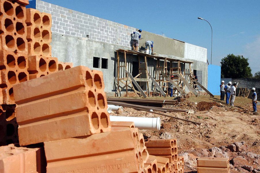 Com o objetivo de preparar os empresários para que promovam a inovação de seus processos e gestões, o Sebrae Ceará, em parceria com o Sindicato das Construtoras está lançando o Projeto de Desenvolvimento da Cadeia da Construção Civil de Fortaleza e Região Metropolitana. O lançamento do projeto, voltado para um melhor desempenho e competitividade das empresas, acontece dia 31/05, com a realização de um Seminário especialmente voltado para o setor (Foto: Fatima 247) Com o objetivo de preparar os empresários para que promovam a inovação de seus processos e gestões, o Sebrae Ceará, em parceria com o Sindicato das Construtoras está lançando o Projeto de Desenvolvimento da Cadeia da Construção Civil de Fortaleza e Região Metropolitana. O lançamento do projeto, voltado para um melhor desempenho e competitividade das empresas, acontece dia 31/05, com a realização de um Seminário especialmente voltado para o setor