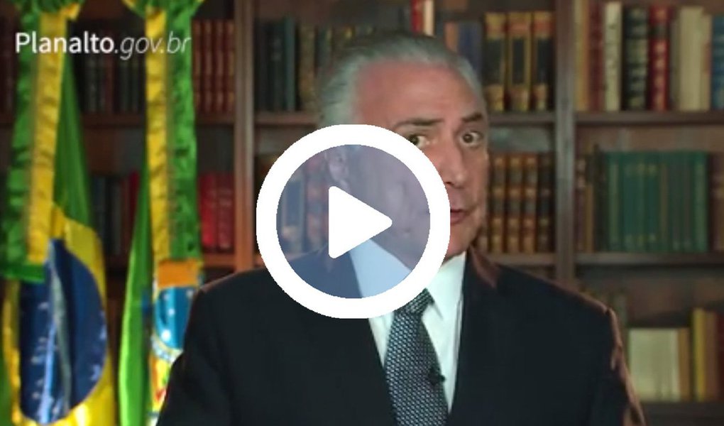 Apontado pelo empresário Joesley Batista como chefe da "maior e mais perigosa quadrilha" do Brasil, Michel Temer, pouco antes de embarcar para a Rússia nesta segunda-feira, 19, divulgou um vídeo em que diz os criminosos não sairão impunes; "Já está claro o roteiro que criaram para justificar seus crimes. Apontam o dedo para outros, tentando fugir da punição. Aviso aos criminosos que não sairão impunes", diz (Foto: Aquiles Lins) Apontado pelo empresário Joesley Batista como chefe da "maior e mais perigosa quadrilha" do Brasil, Michel Temer, pouco antes de embarcar para a Rússia nesta segunda-feira, 19, divulgou um vídeo em que diz os criminosos não sairão impunes; "Já está claro o roteiro que criaram para justificar seus crimes. Apontam o dedo para outros, tentando fugir da punição. Aviso aos criminosos que não sairão impunes", diz